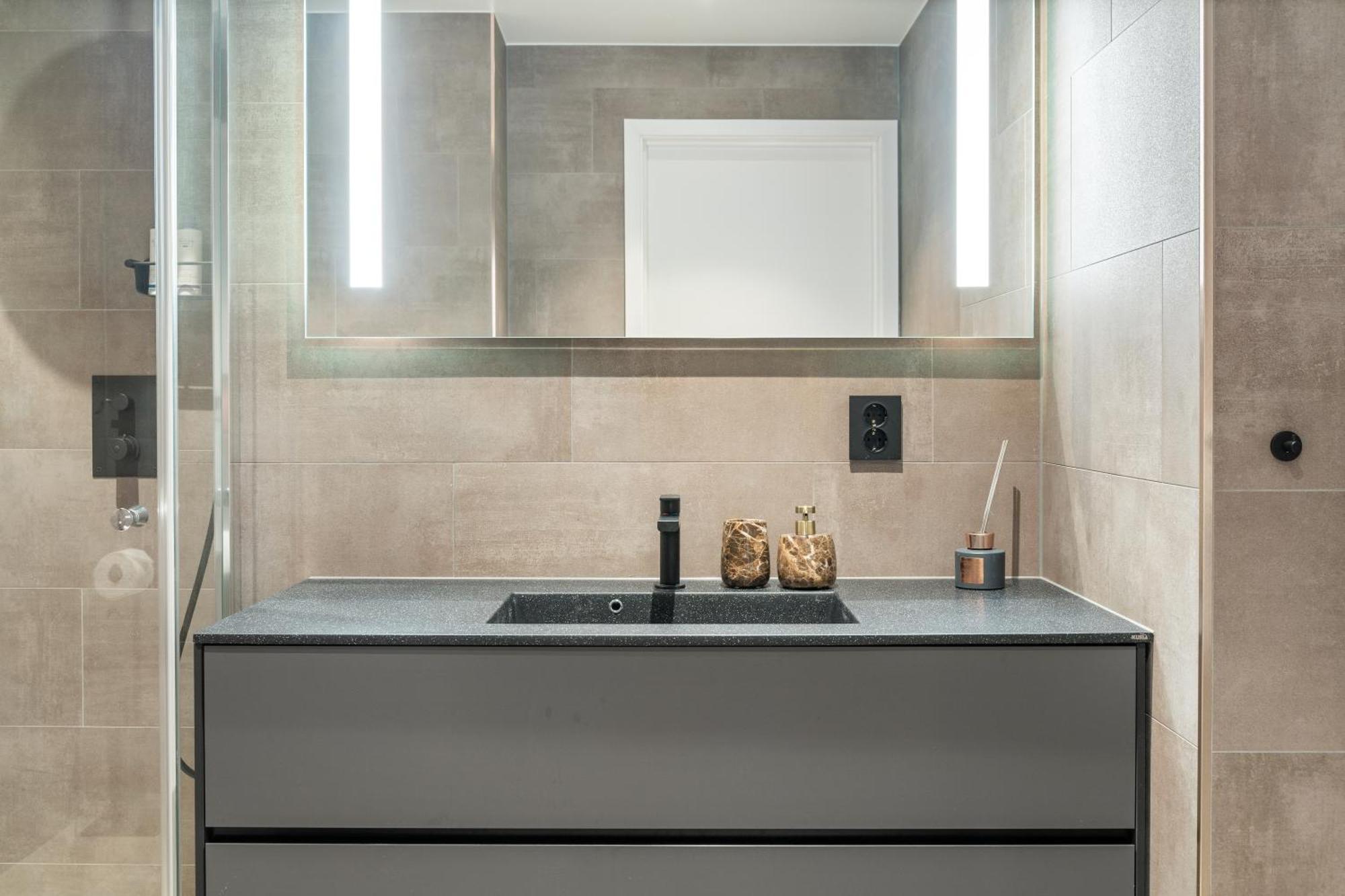 Luxury Apartment Downtown Tromso With 2 Bedrooms And 2 Bathrooms And Parking Dış mekan fotoğraf