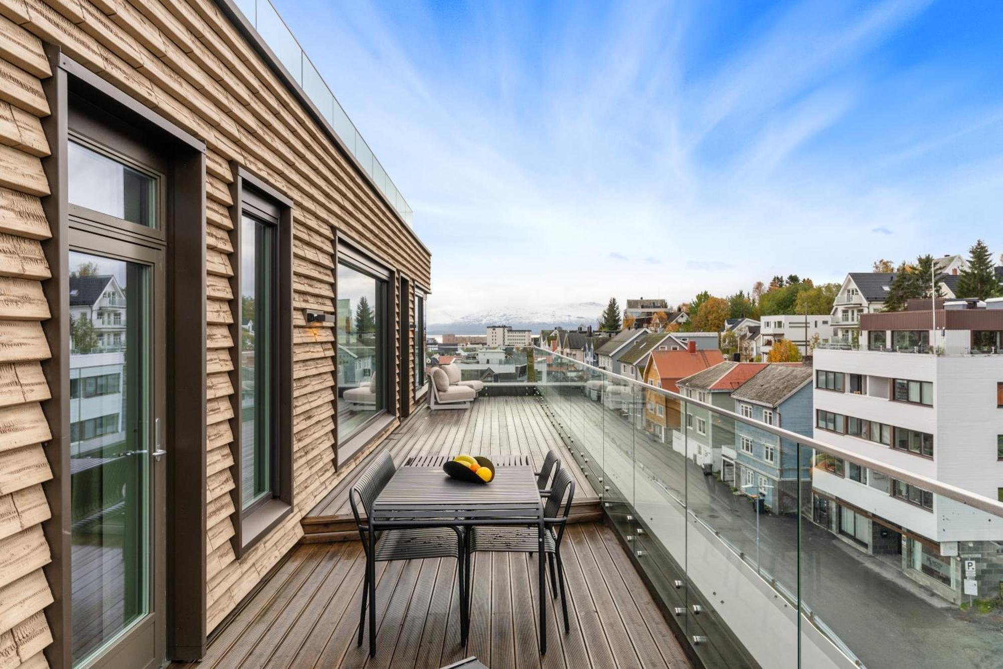 Luxury Apartment Downtown Tromso With 2 Bedrooms And 2 Bathrooms And Parking Dış mekan fotoğraf